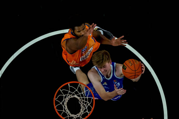 相较之下 相较之下